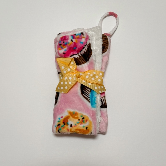 Cupcake Minky Security Baby Blanket New - Picture 2 of 3